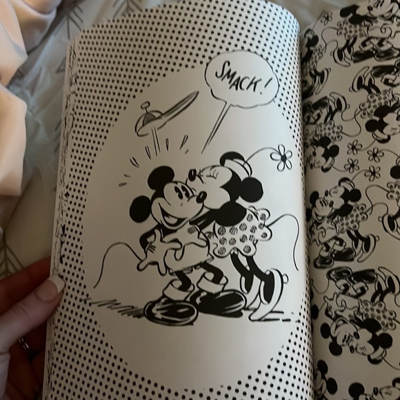 Disney Mickey and Minnie Mouse adult coloring book - Picture 4 of 4